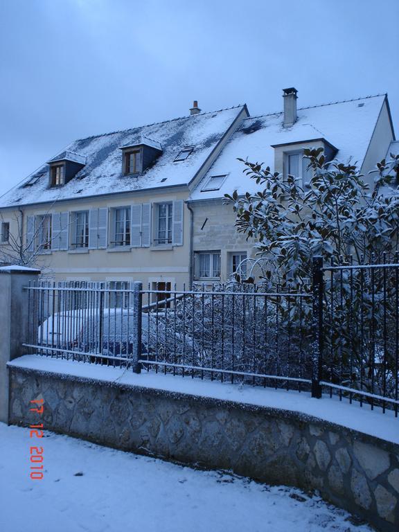 Chambres D'Hotes Sur La Courtine De Coucy Exterior foto