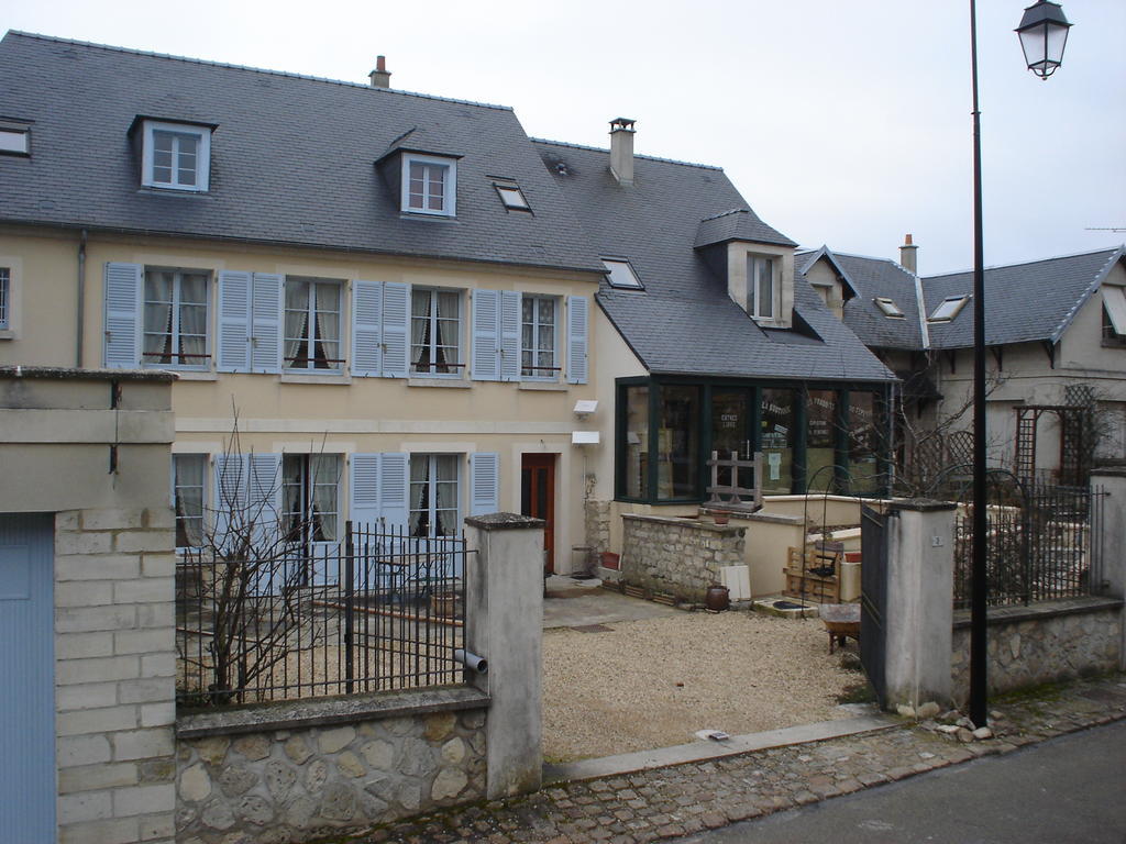 Chambres D'Hotes Sur La Courtine De Coucy Exterior foto