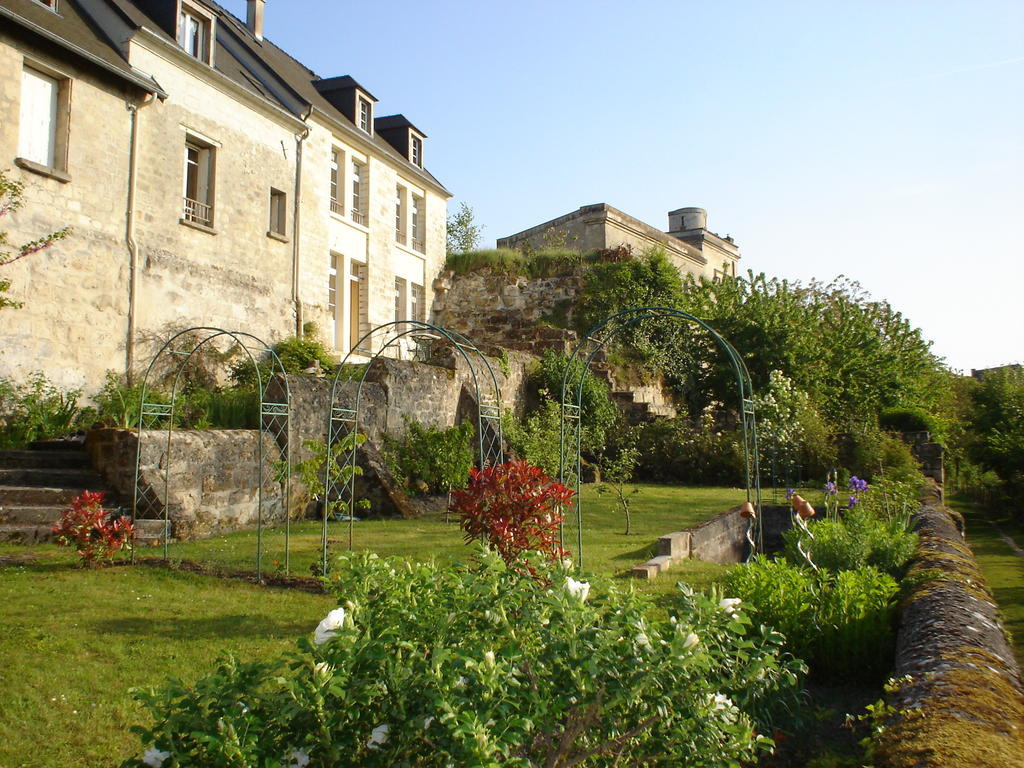 Chambres D'Hotes Sur La Courtine De Coucy Exterior foto