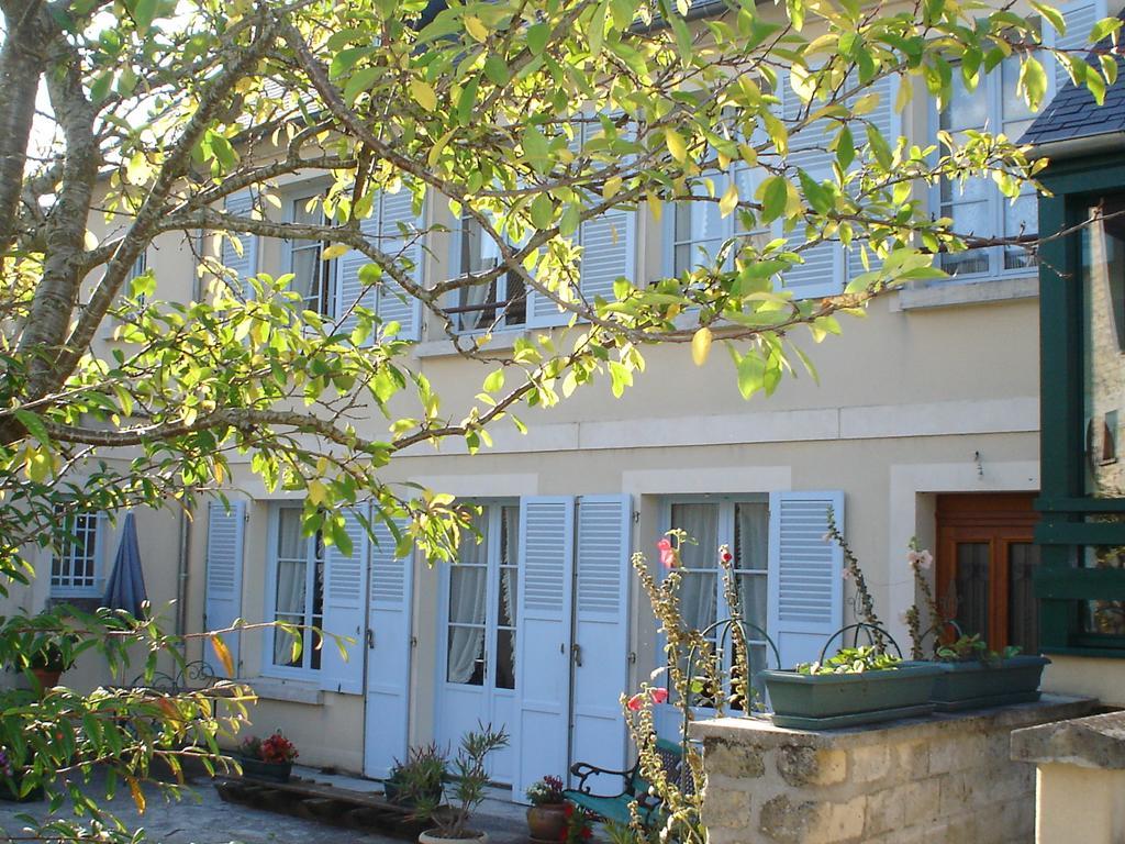 Chambres D'Hotes Sur La Courtine De Coucy Exterior foto